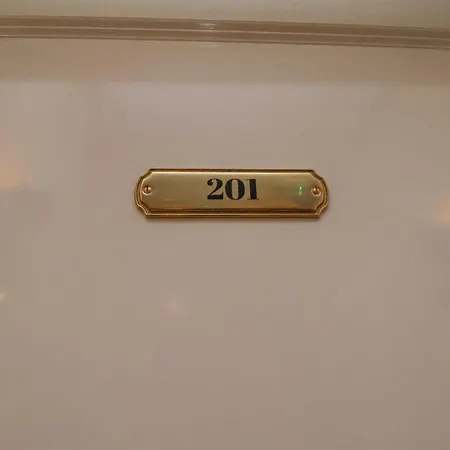 Apartment 201 The Salisbury