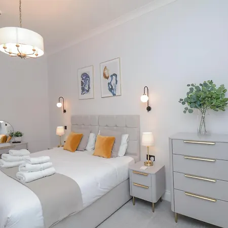 The Salisbury 2 Bedroom Deluxe Lägenhet Scarborough