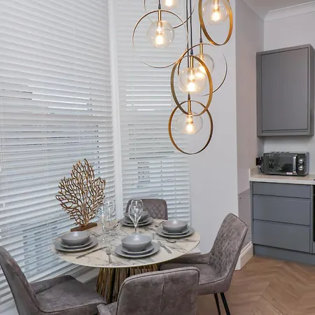 The Salisbury 2 Bedroom Deluxe Lägenhet Scarborough
